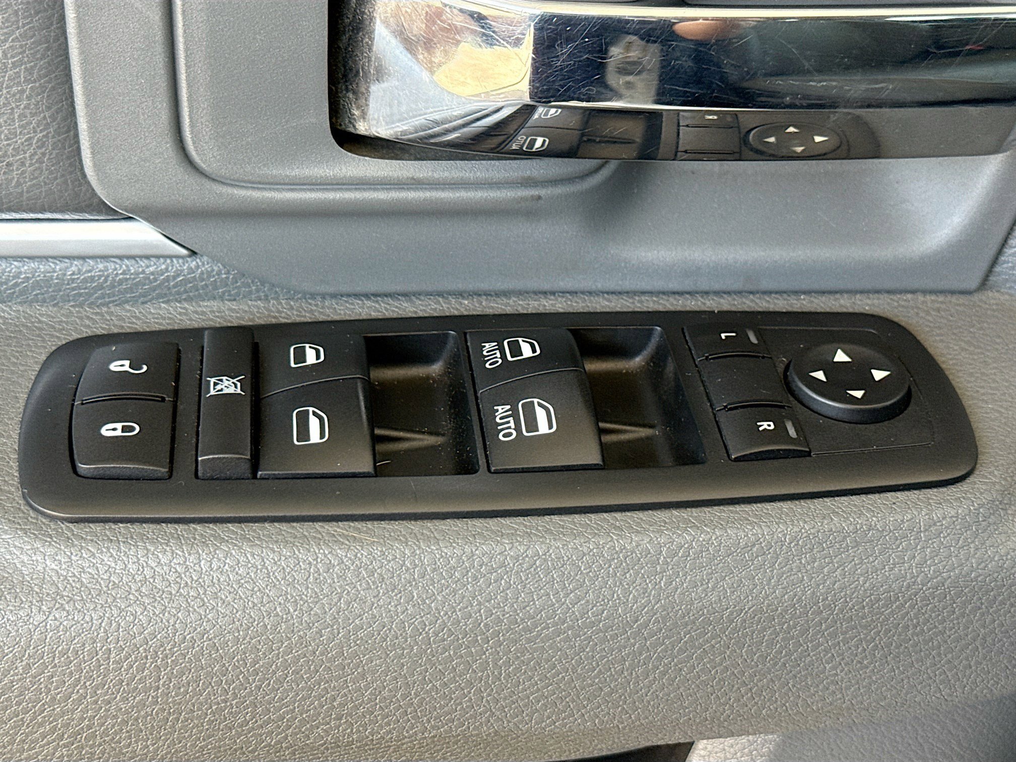 Used 2016 RAM 2500 SLT image 21