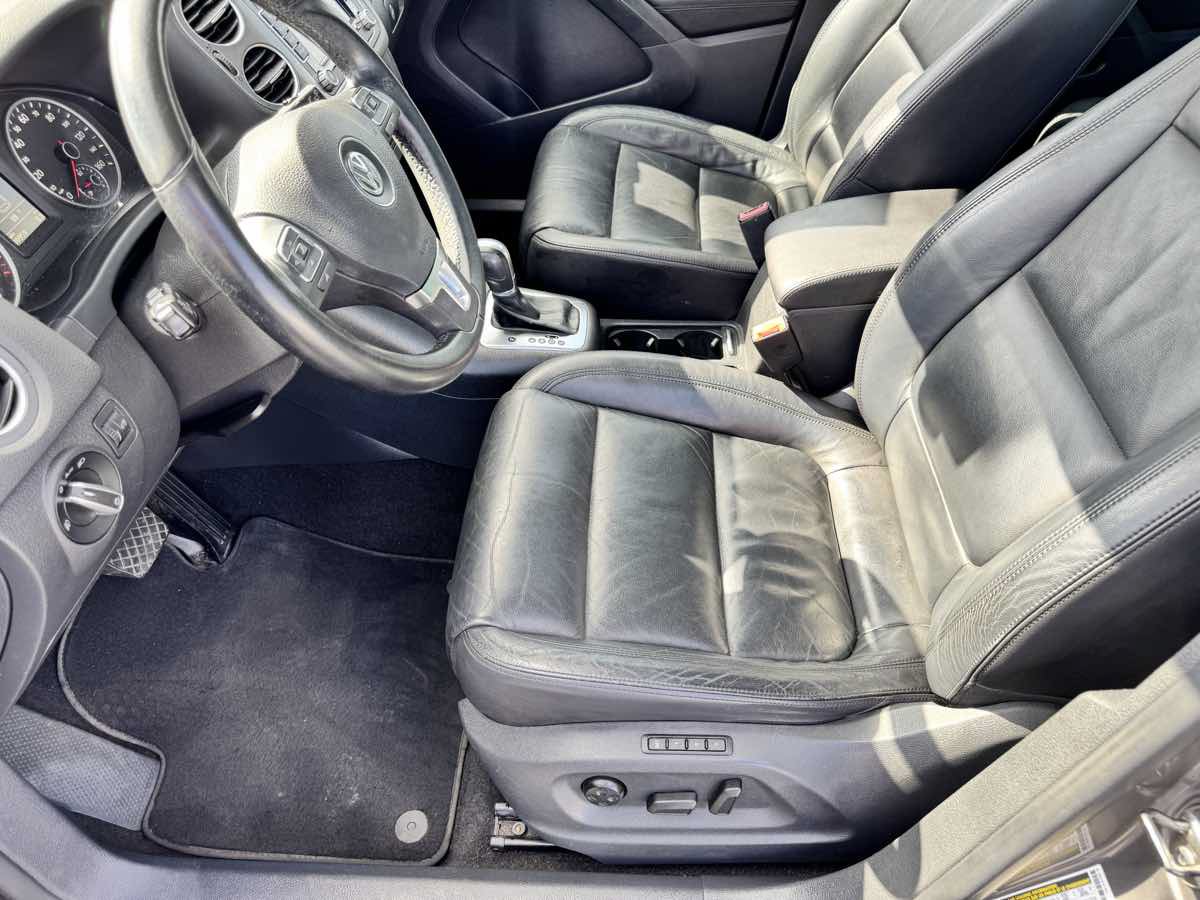 Used 2011 Volkswagen Tiguan SEL FWD image 36