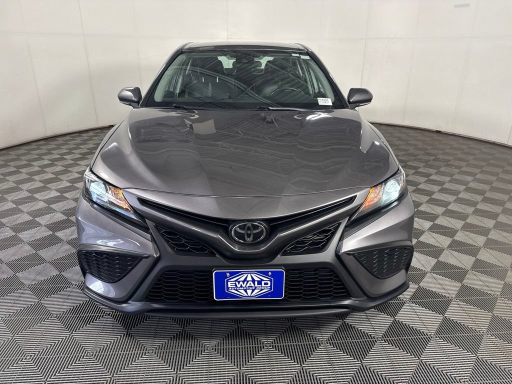 Used 2024 Toyota Camry SE FWD image 3