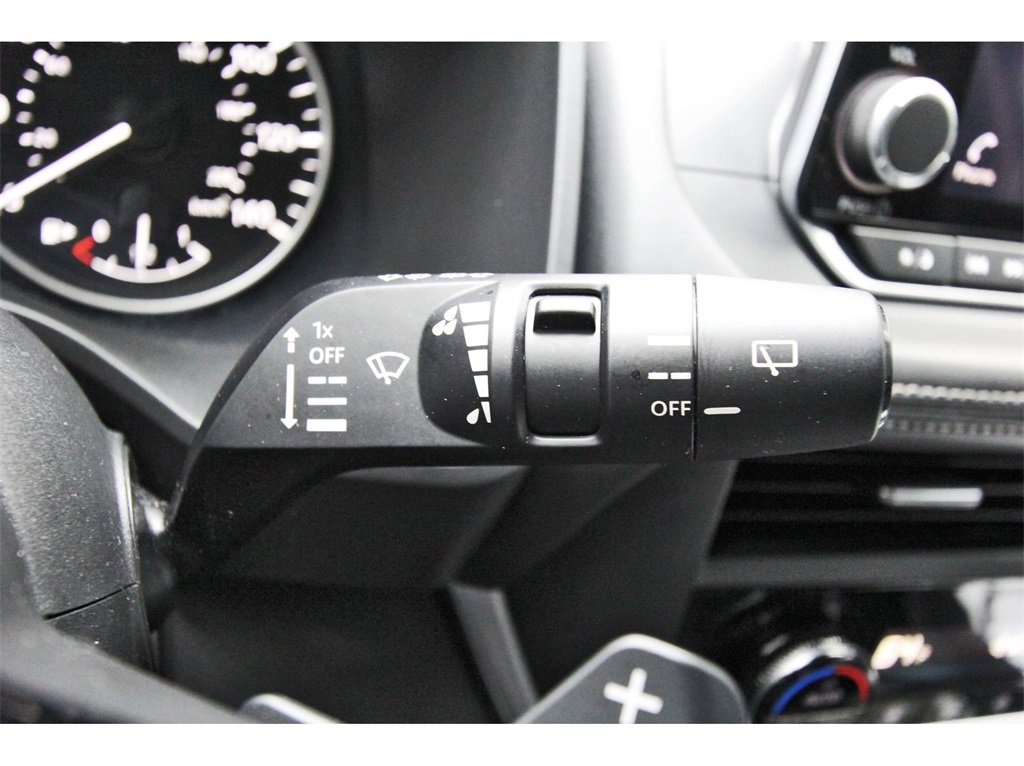 Used 2023 Nissan Rogue SV image 16