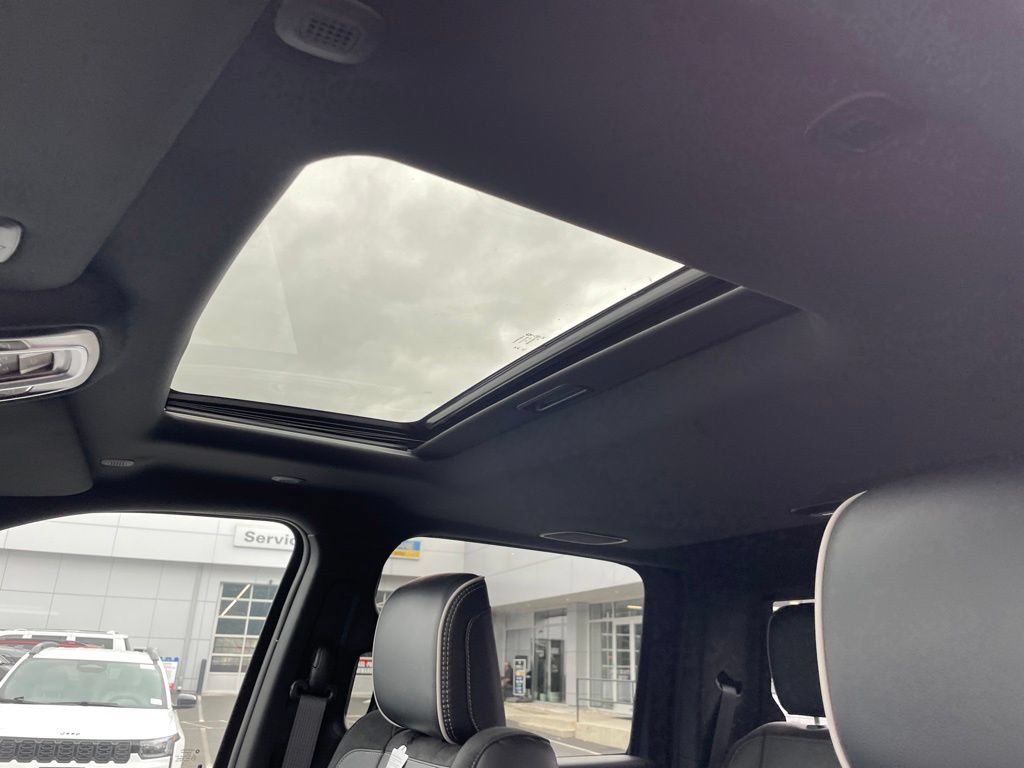 New 2026 RAM 2500 Laramie w/ Night Edition AWD/4WD image 12