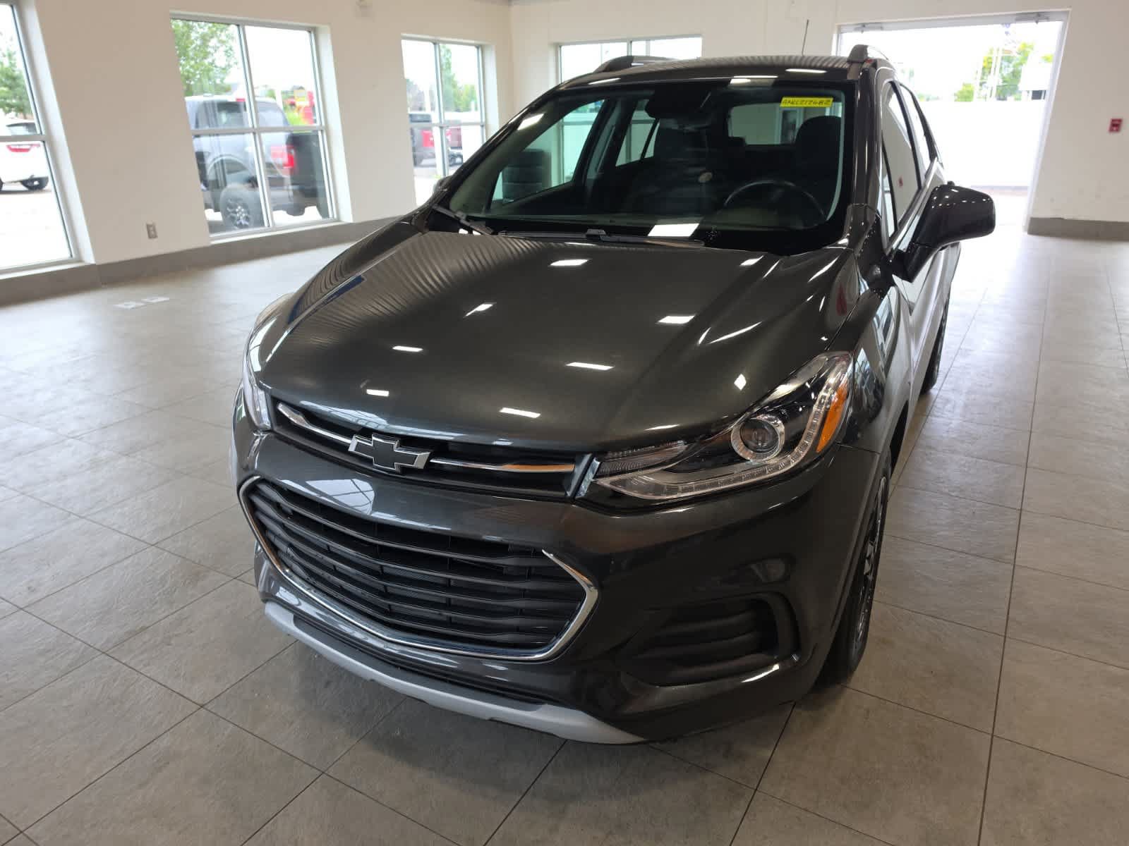 Used 2020 Chevrolet Trax LT w/ LT Convenience Package FWD image 1
