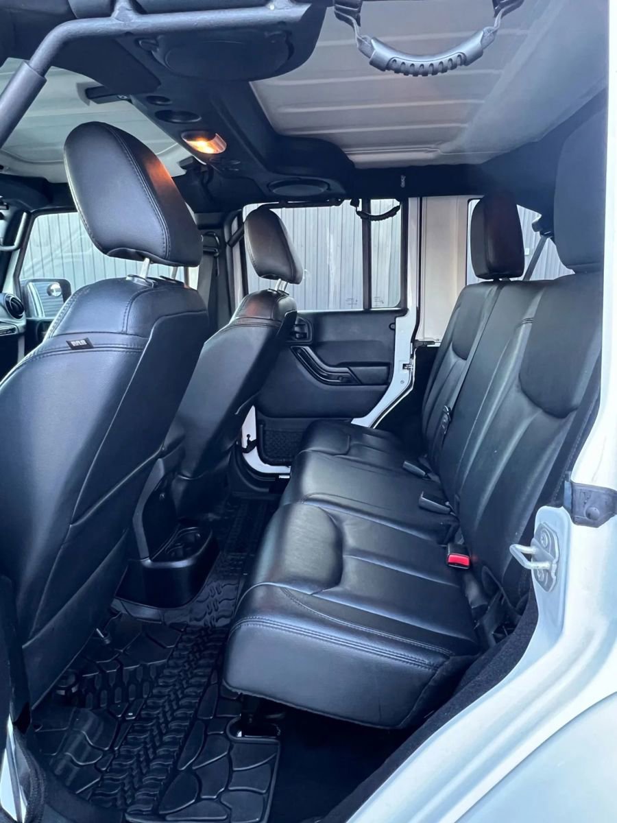 Used 2014 Jeep Wrangler Unlimited Sahara image 10