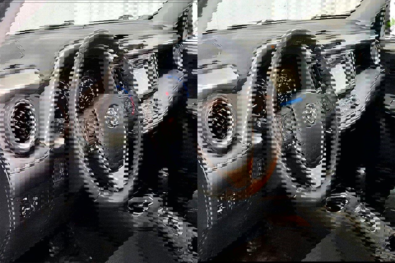 Used 2016 Toyota RAV4 XLE image 14