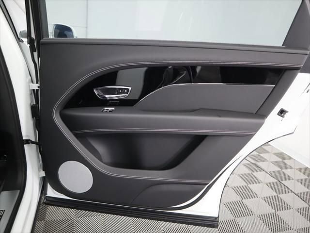 Used 2025 Bentley Bentayga Extended Wheelbase AWD/4WD image 28
