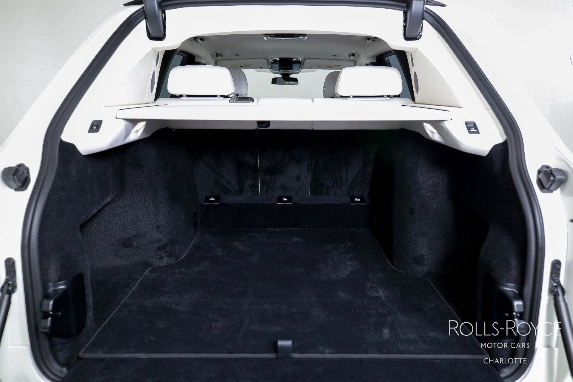 New 2026 Rolls-Royce Cullinan Black Badge image 25