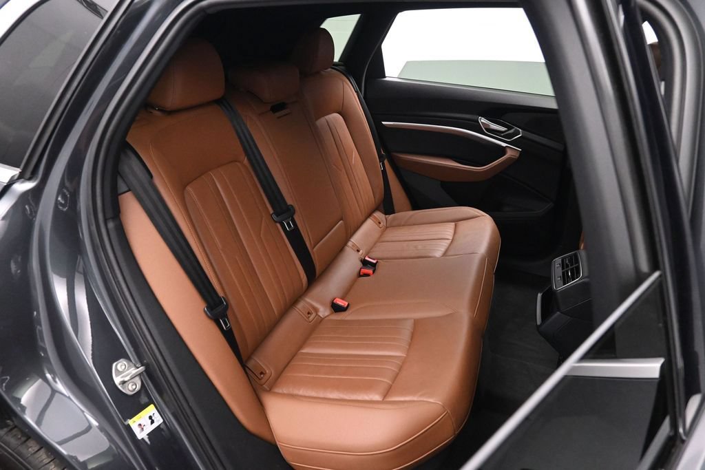 Used 2022 Audi e-tron Premium AWD/4WD image 22
