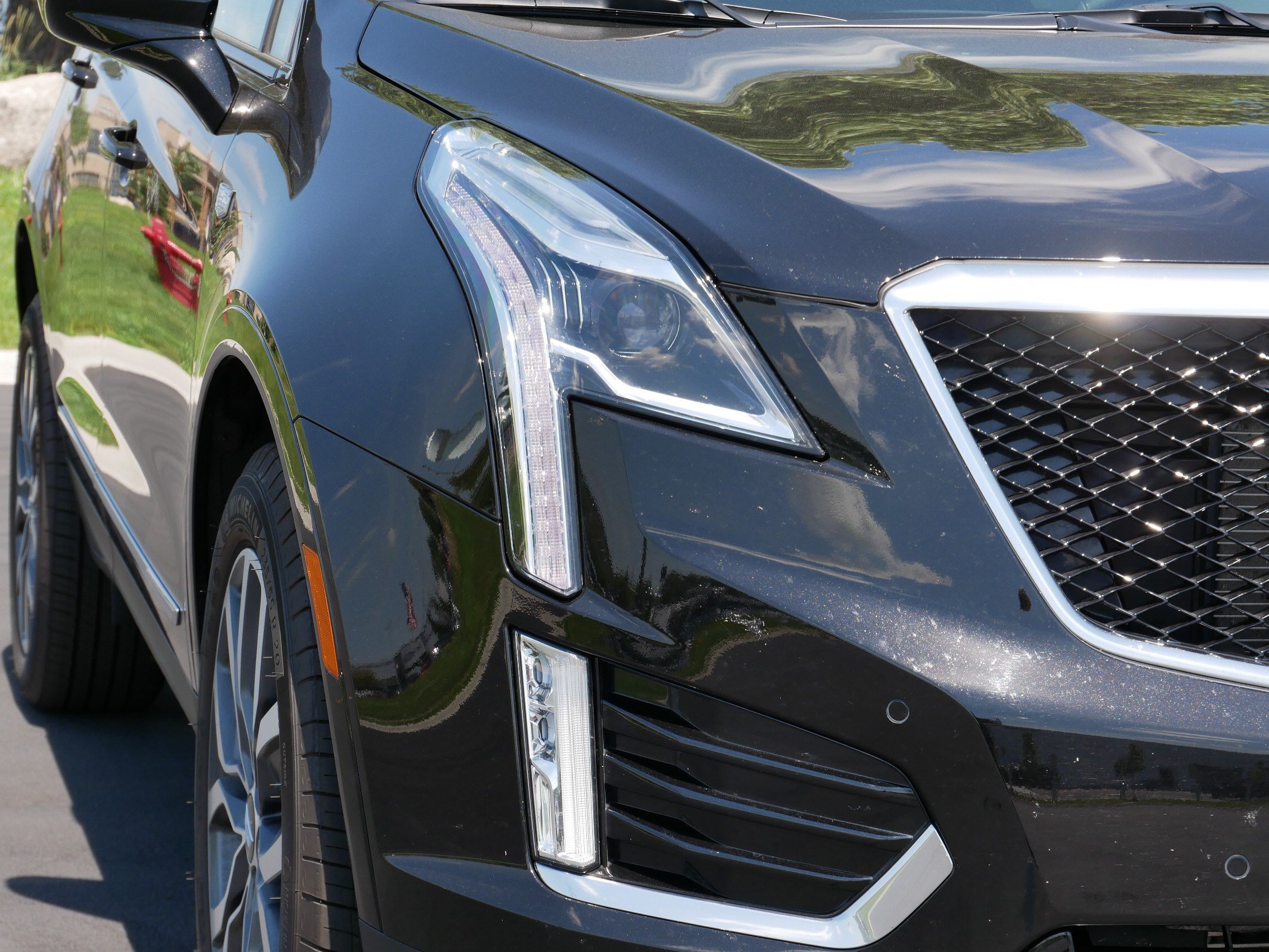 Certified 2025 Cadillac XT5 Sportv w/ LPO, Floor Liner Package AWD/4WD image 15