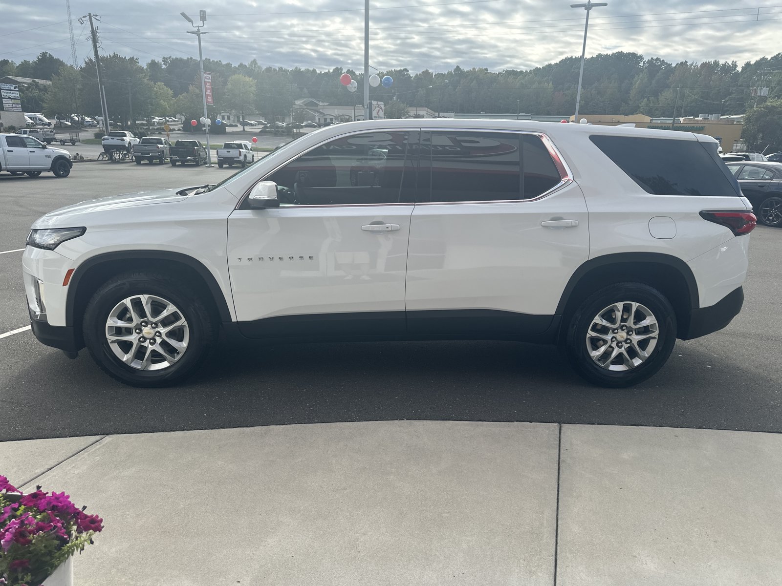 Used 2023 Chevrolet Traverse LS w/ Safety Package AWD/4WD image 5