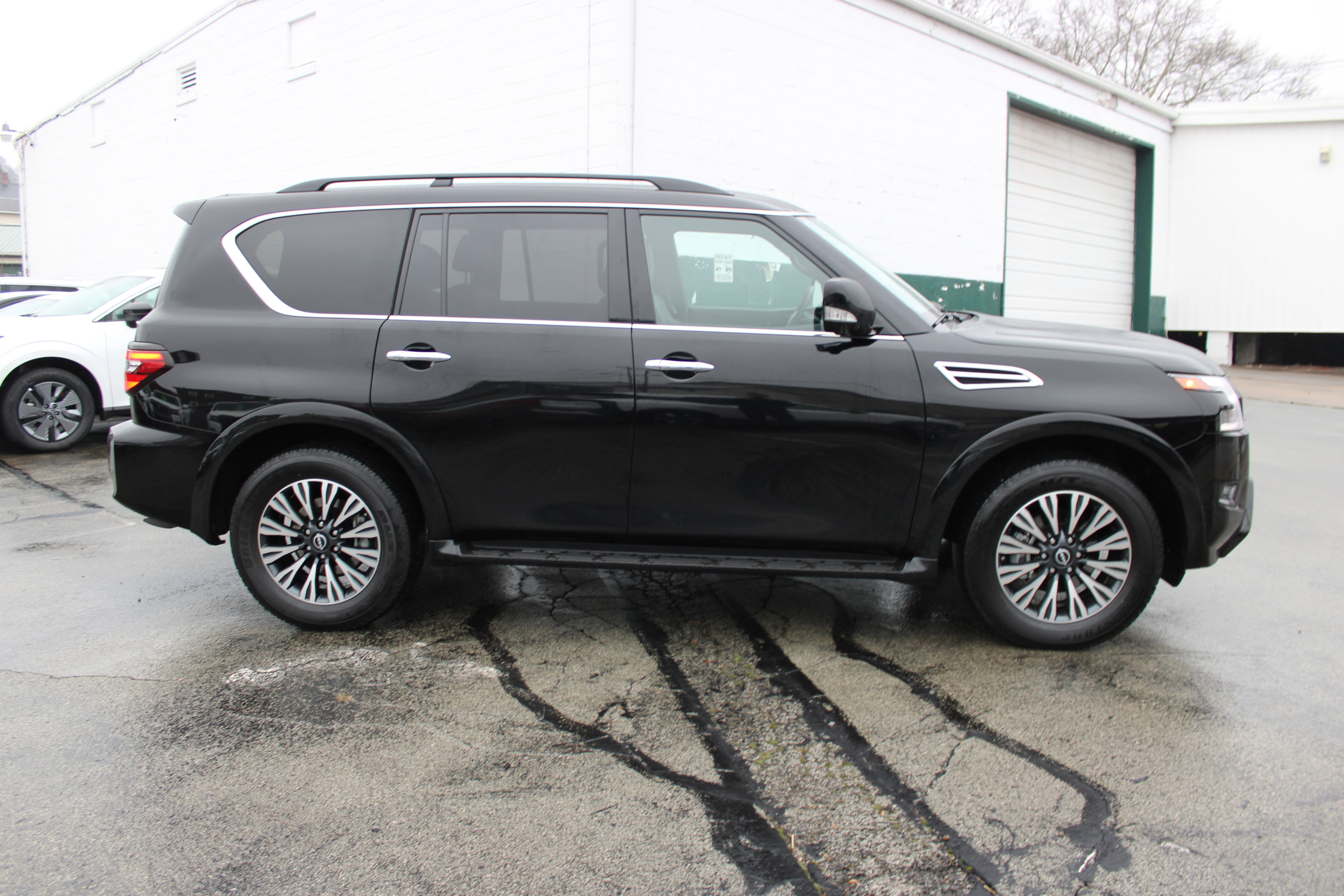 Certified 2024 Nissan Armada SL w/ Midnight Edition Package image 10