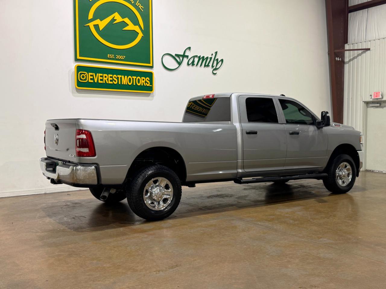 Used 2023 RAM 2500 Tradesman w/ Safety Group AWD/4WD image 8