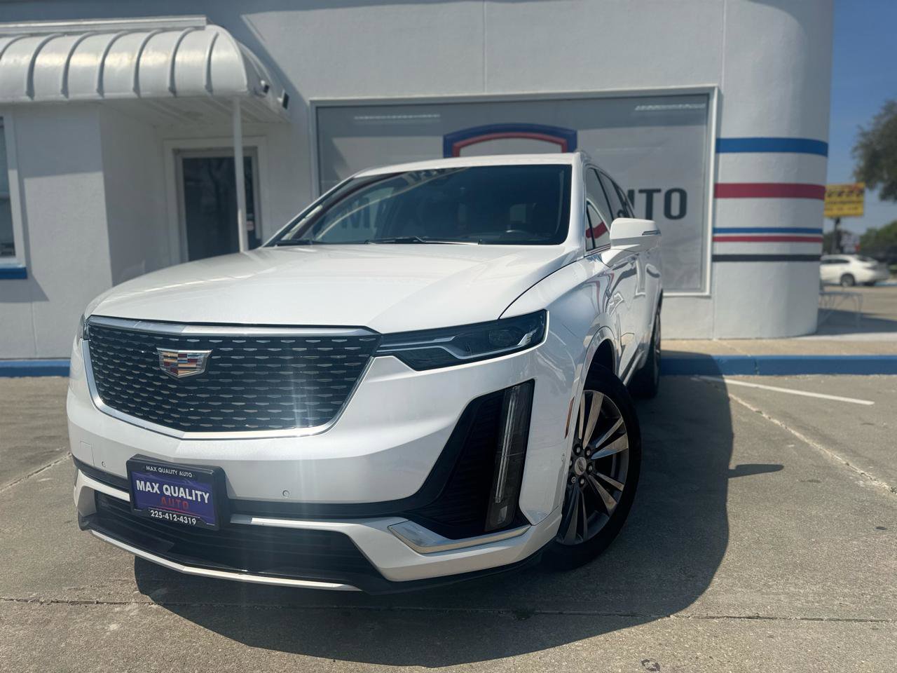 Used 2022 Cadillac XT6 Premium Luxury w/ Technology Package AWD/4WD image 3