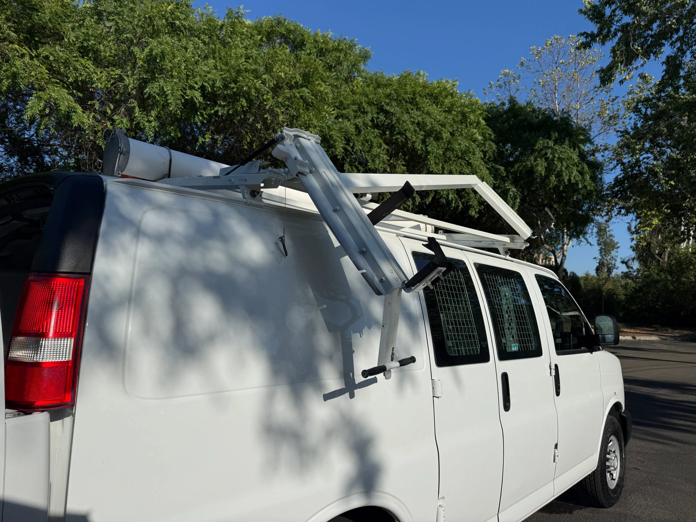 Used 2015 Chevrolet Express 2500 RWD image 21