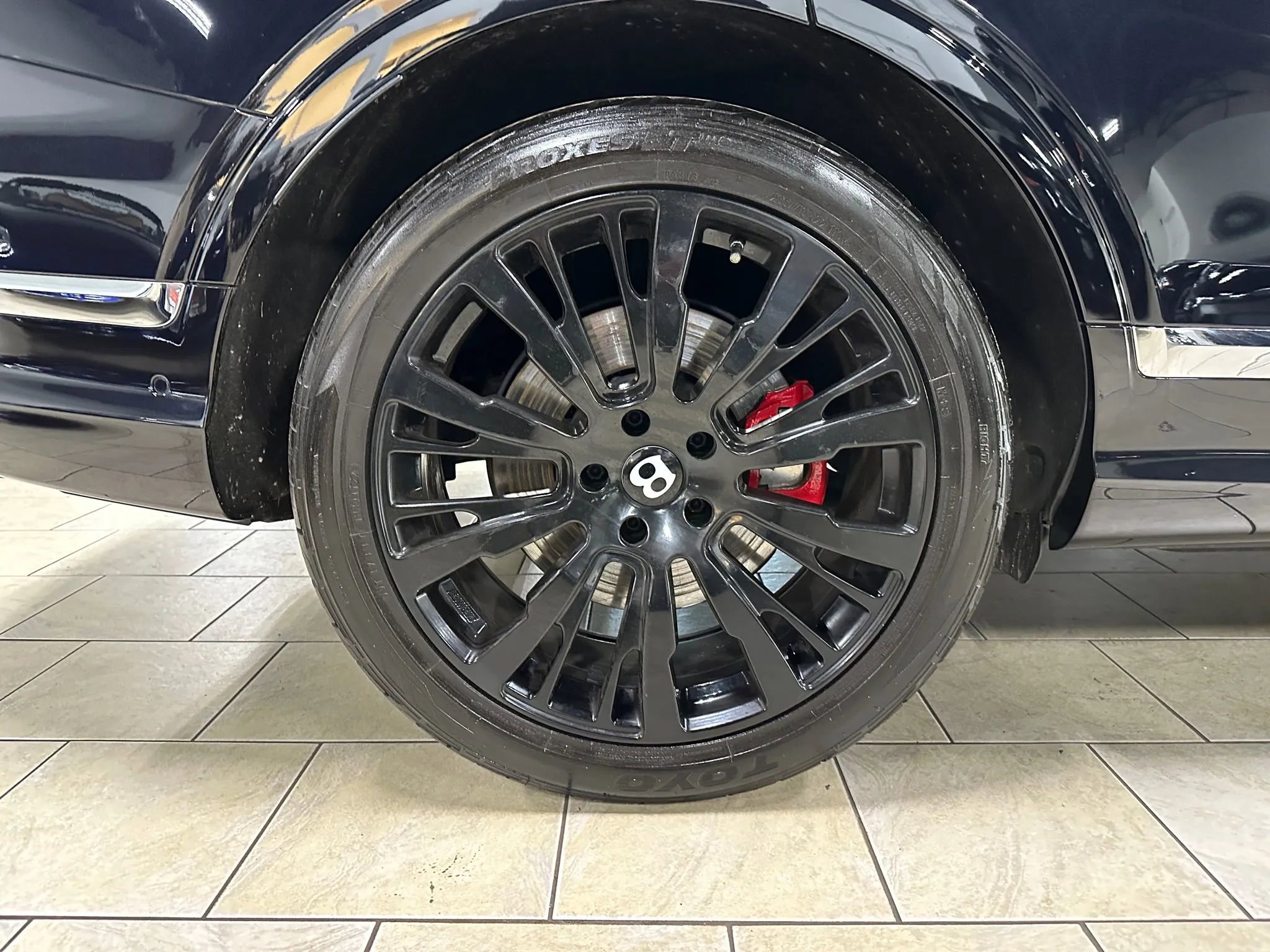 Used 2021 Bentley Bentayga image 33