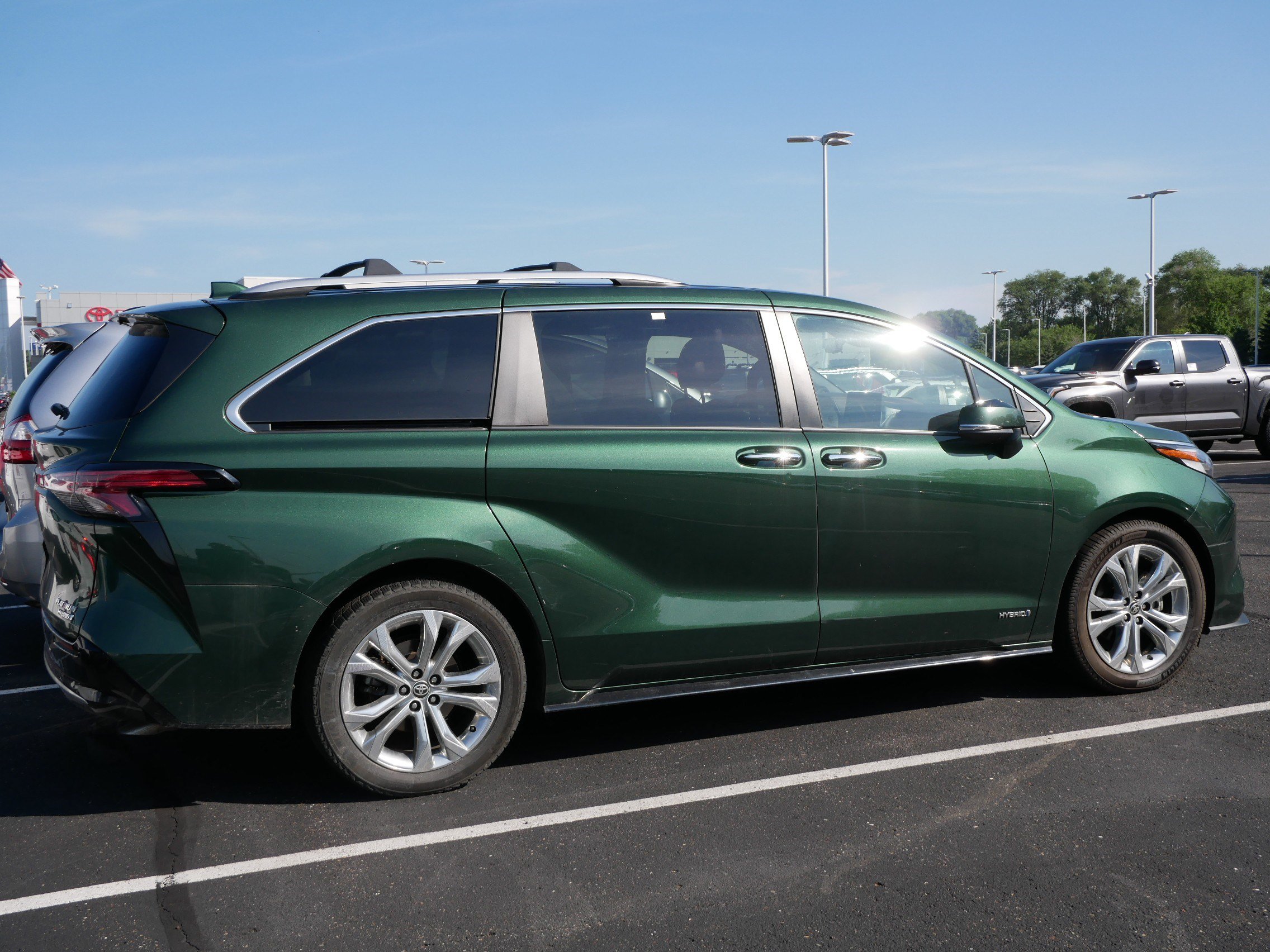 Certified 2021 Toyota Sienna Platinum FWD image 4