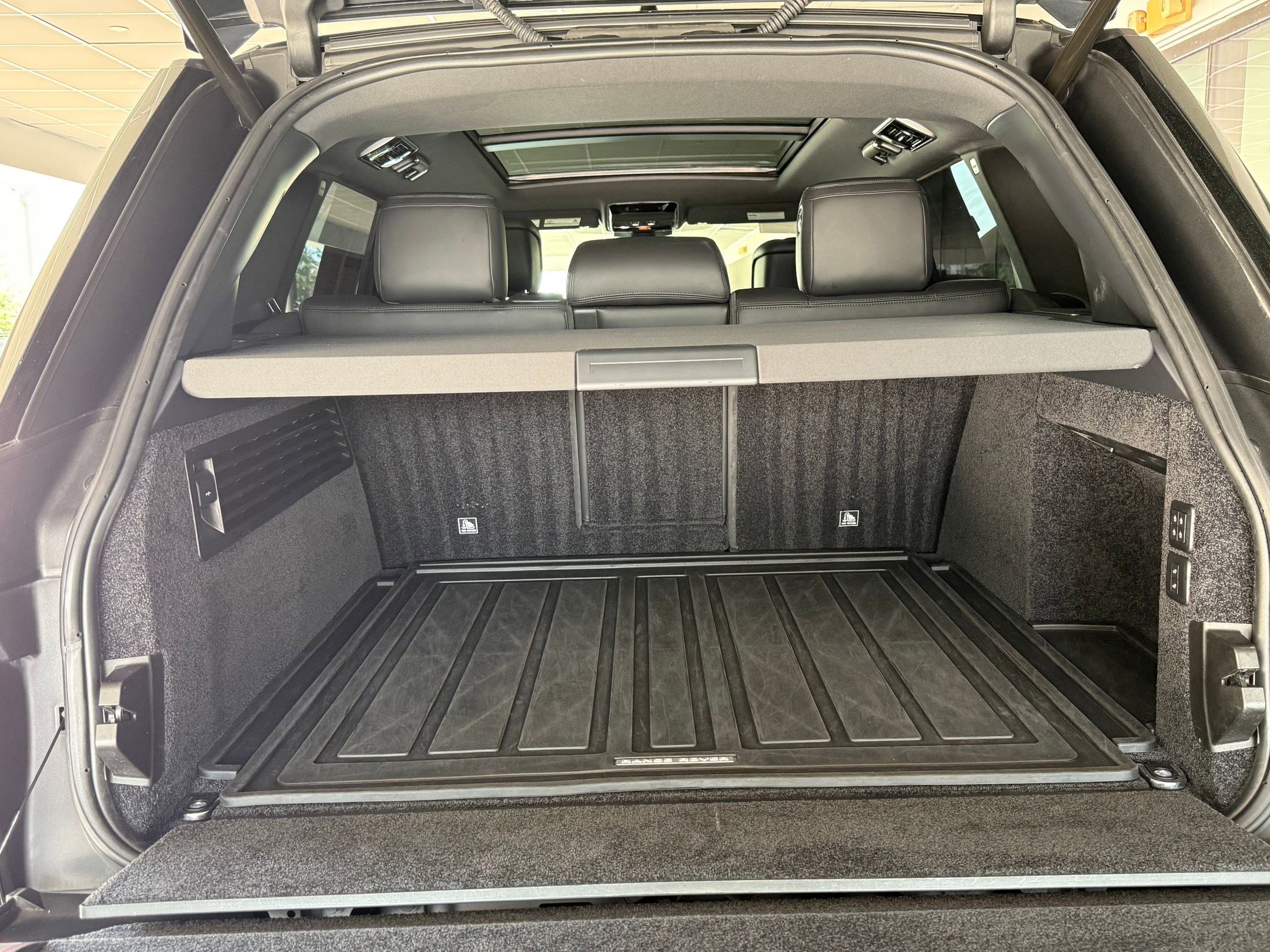 Used 2021 Land Rover Range Rover P525 Westminster Edition LWB image 26