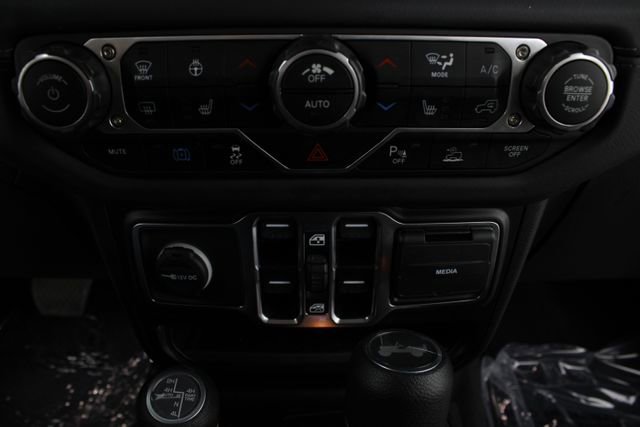 Used 2025 Jeep Wrangler Unlimited Sahara w/ Safety Group AWD/4WD image 6