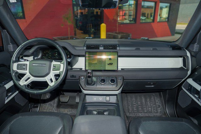 Used 2022 Land Rover Defender 110 X-Dynamic SE image 12