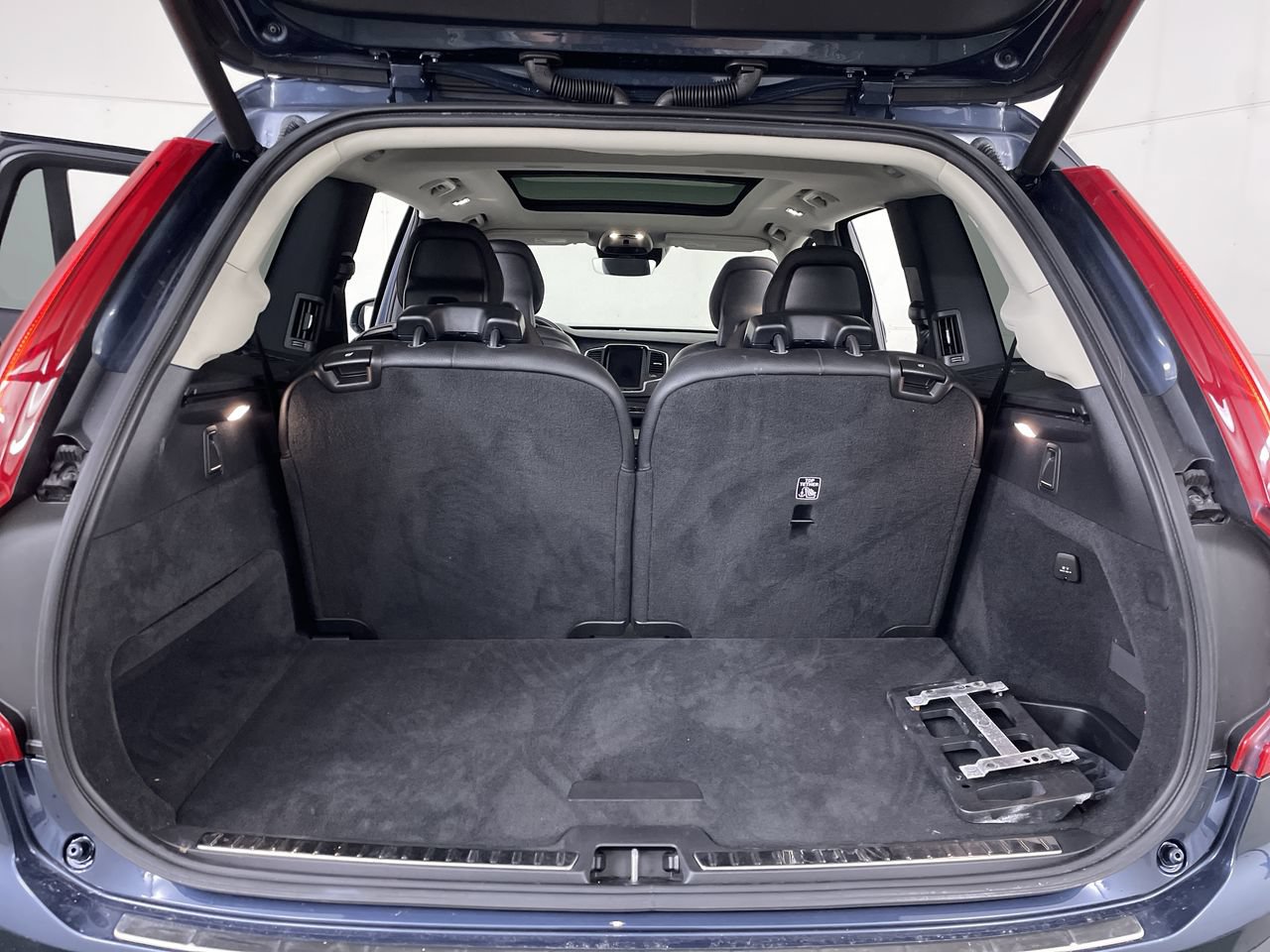 Used 2020 Volvo XC90 T6 Momentum AWD/4WD image 23