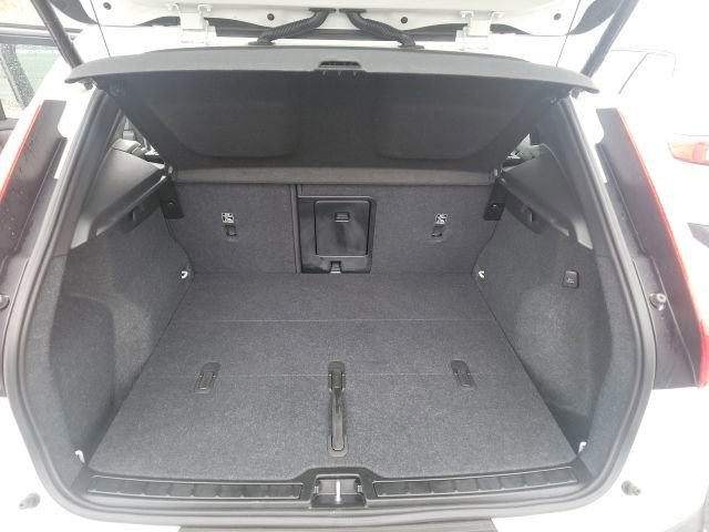 Used 2024 Volvo XC40 B5 Plus AWD/4WD image 7