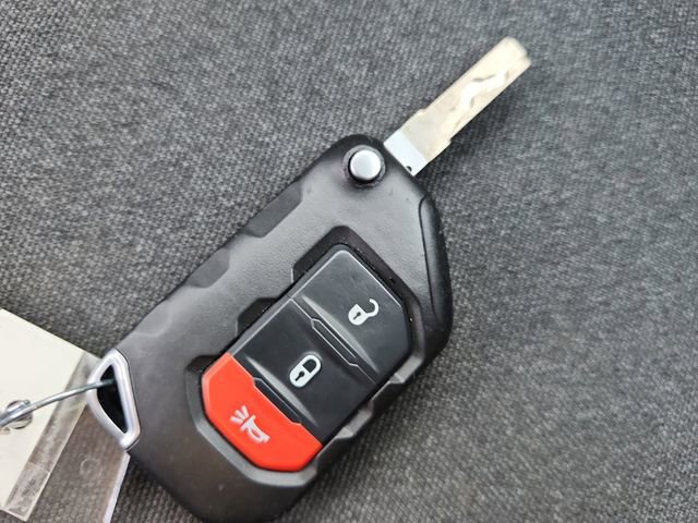 Used 2025 Jeep Gladiator Sport image 19