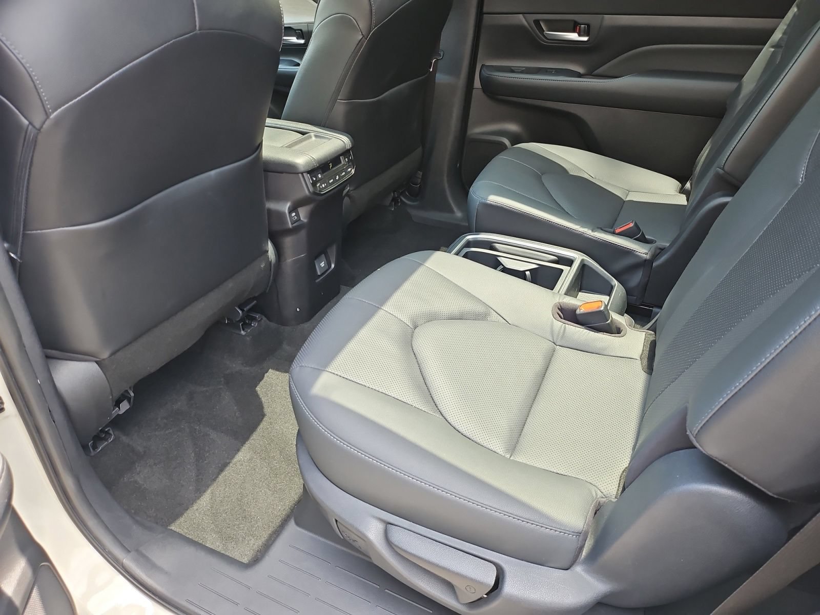 Used 2024 Toyota Grand Highlander AWD image 31