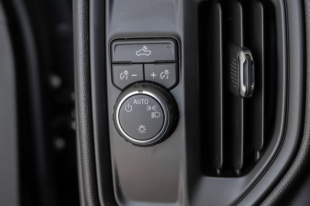 Used 2022 Chevrolet Silverado 1500 Custom RWD image 28