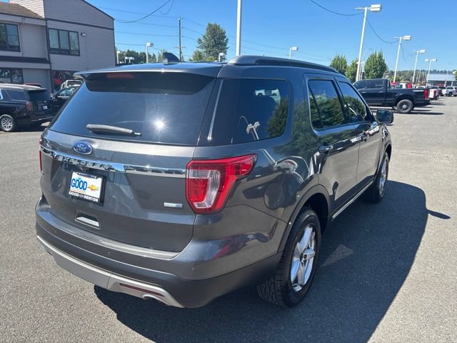 Used 2017 Ford Explorer XLT w/ Equipment Group 202A AWD/4WD image 5