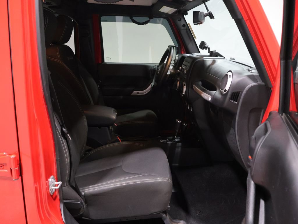 Used 2017 Jeep Wrangler Unlimited Sahara w/ Connectivity Group image 22