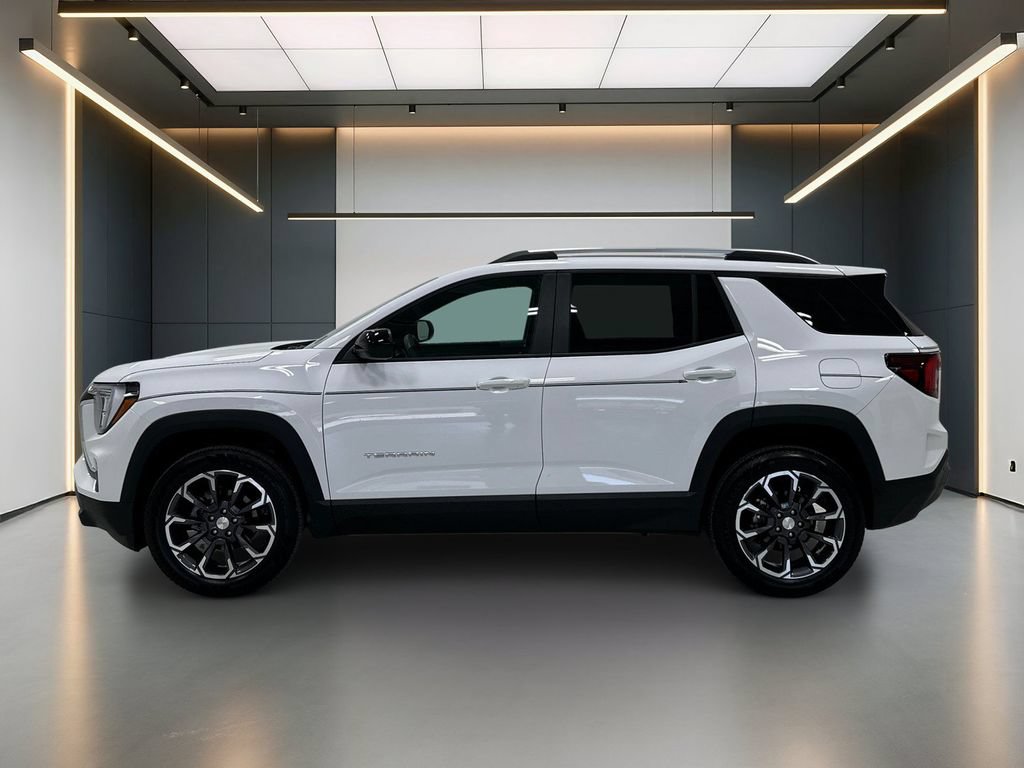 Used 2027 GMC Terrain Elevation w/ Elevation Premium Package FWD image 2