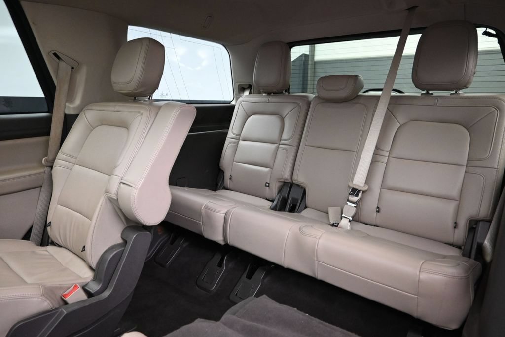 Used 2024 Lincoln Navigator Premiere AWD/4WD image 22
