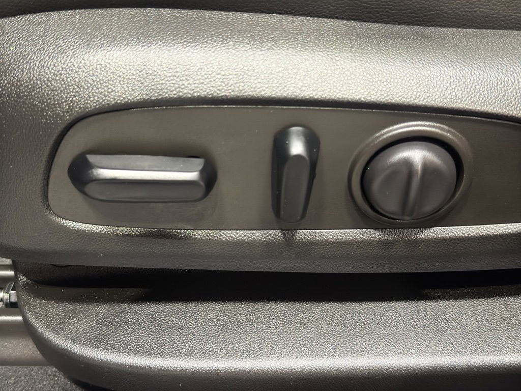 Used 2022 GMC Acadia Denali w/ GMC Pro Grade Package image 18