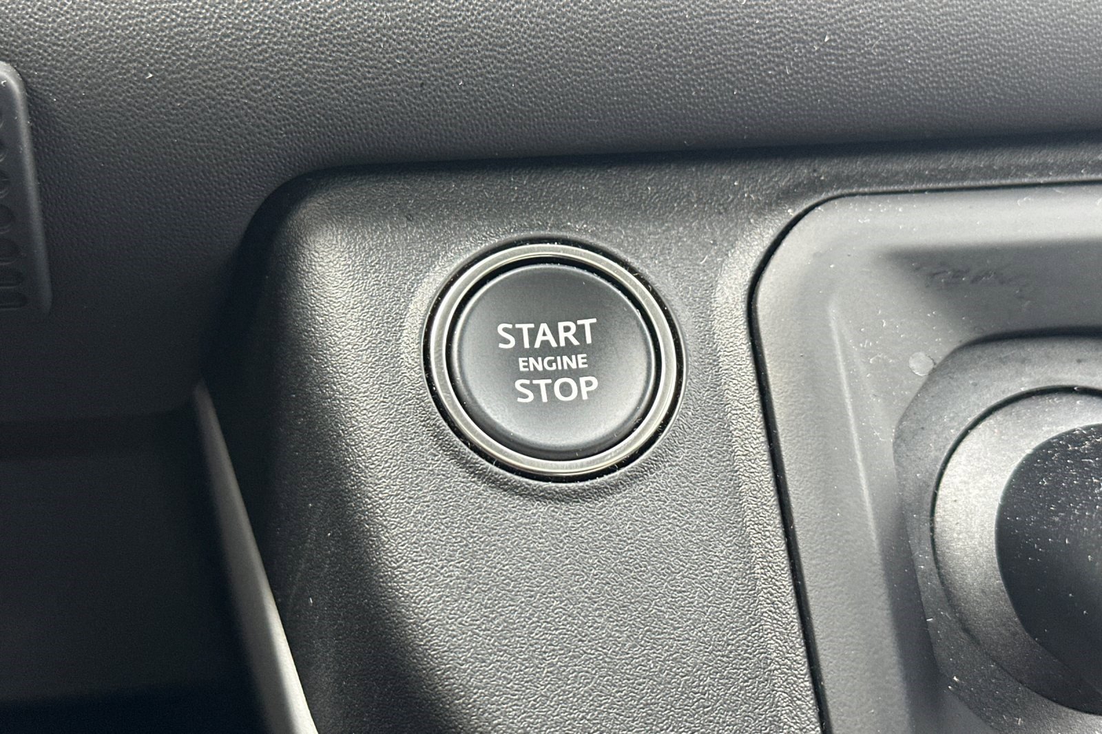 Used 2025 Land Rover Defender 110 S image 34