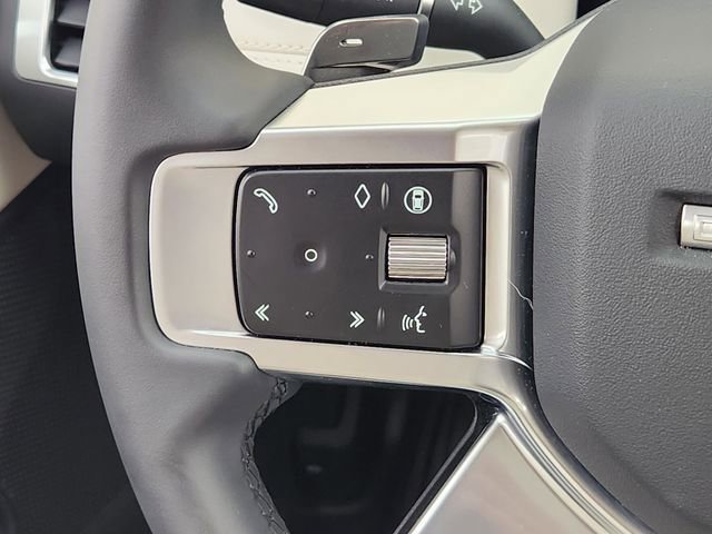 Used 2025 Land Rover Discovery S image 27