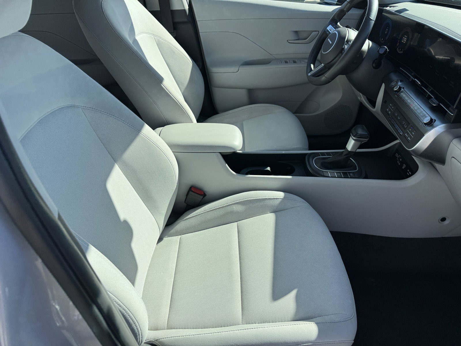 Used 2025 Hyundai Kona SEL AWD/4WD image 8