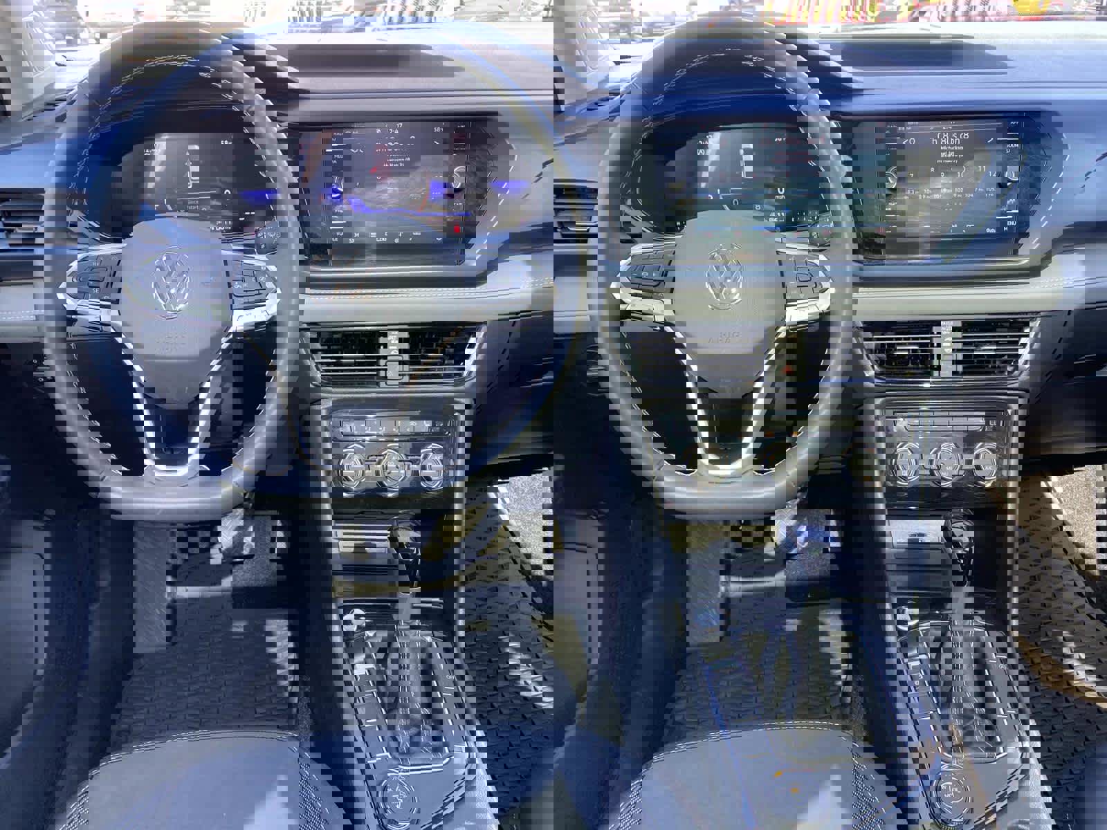 Used 2024 Volkswagen Taos SE image 11