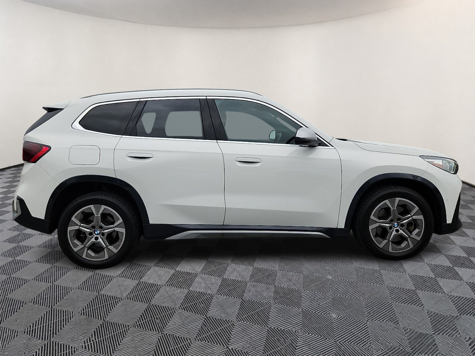 Used 2023 BMW X1 xDrive28i w/ Premium Package AWD/4WD image 7