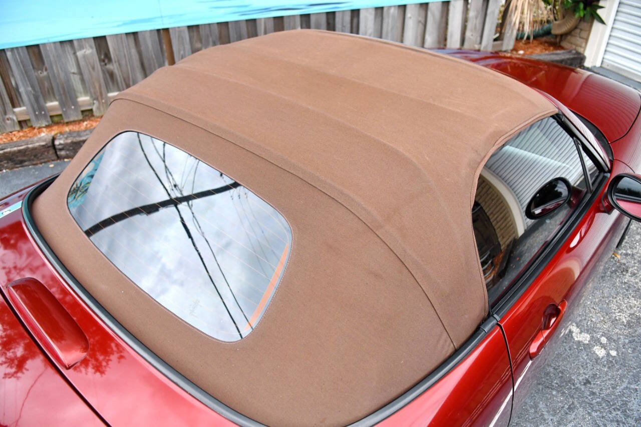 Used 2006 MAZDA MX-5 Miata Grand Touring w/ Premium Pkg RWD image 27