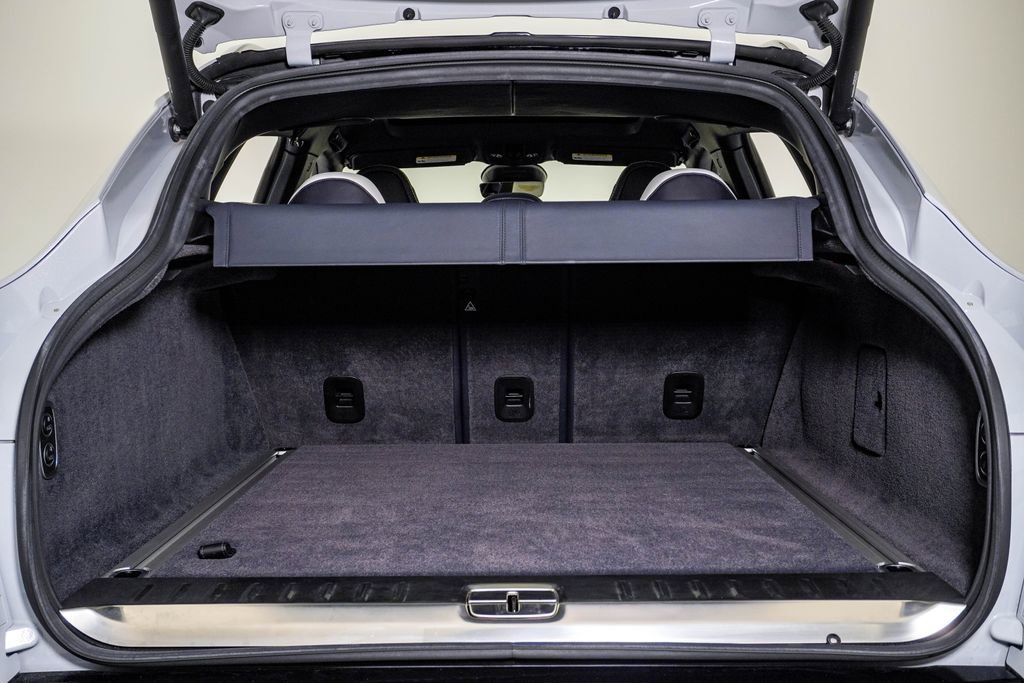 Used 2023 Aston Martin DBX 707 image 32