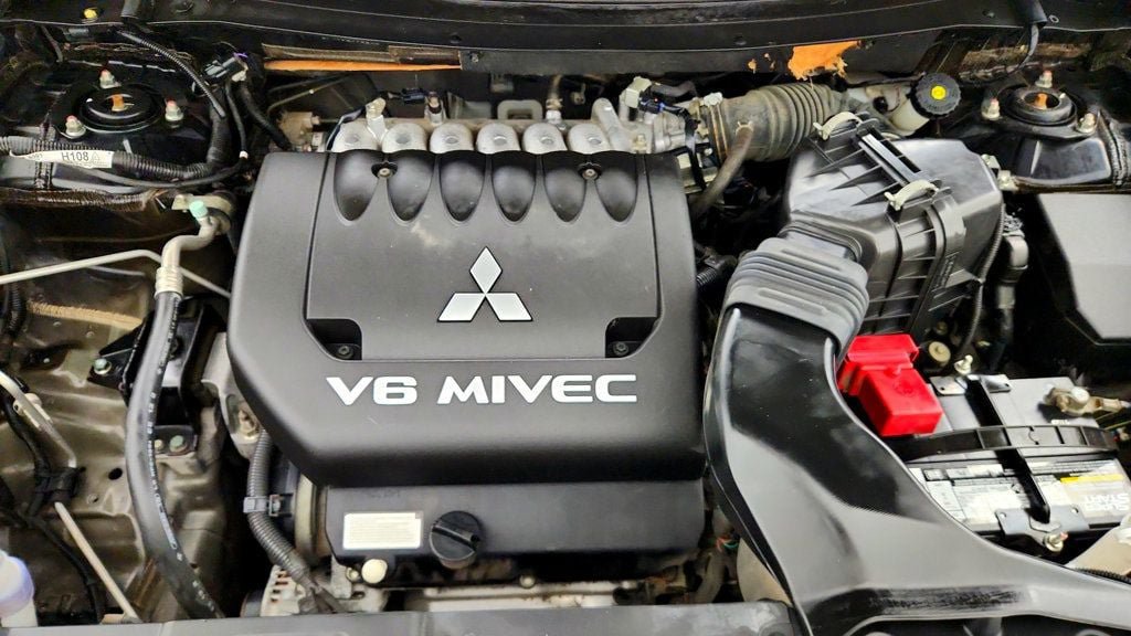 Used 2016 Mitsubishi Outlander GT AWD/4WD image 26