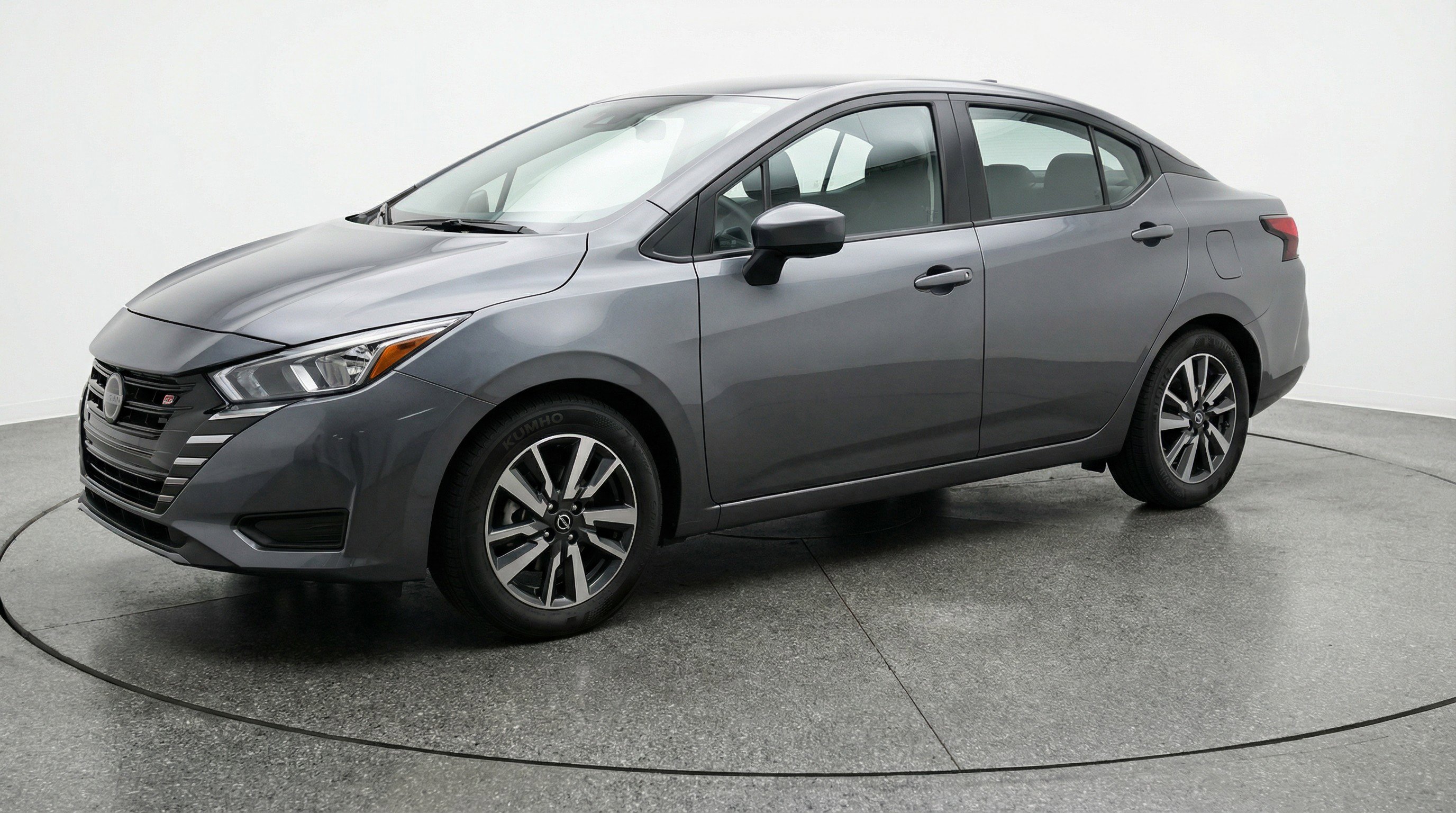 Used 2025 Nissan Versa SV image 3