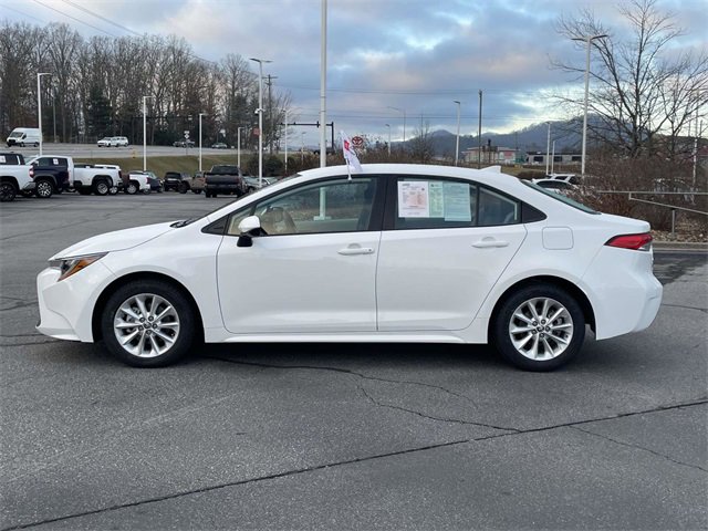 Used 2022 Toyota Corolla LE w/ LE Convenience Package image 2