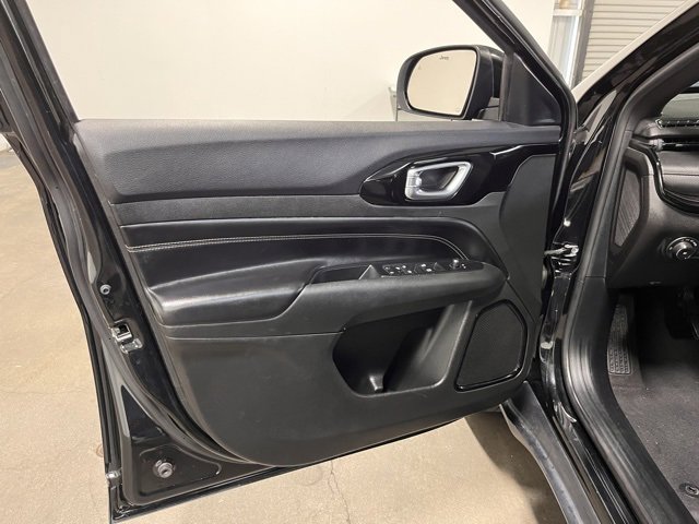 Used 2022 Jeep Compass Altitude image 26