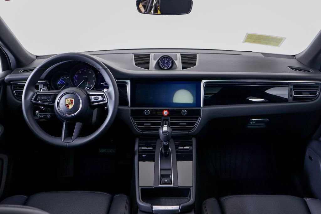 Certified 2026 Porsche Macan image 8
