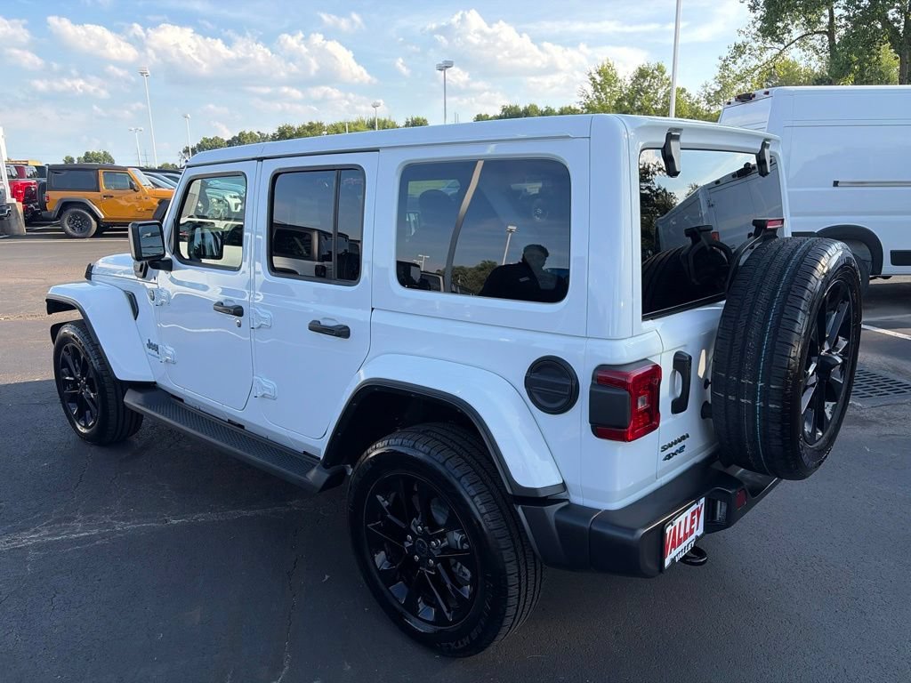 Used 2025 Jeep Wrangler Unlimited Sahara AWD/4WD image 5