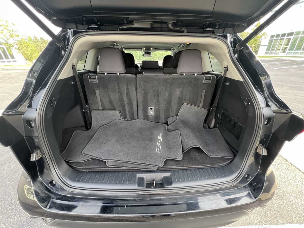 Used 2023 Toyota Highlander LE AWD/4WD image 16