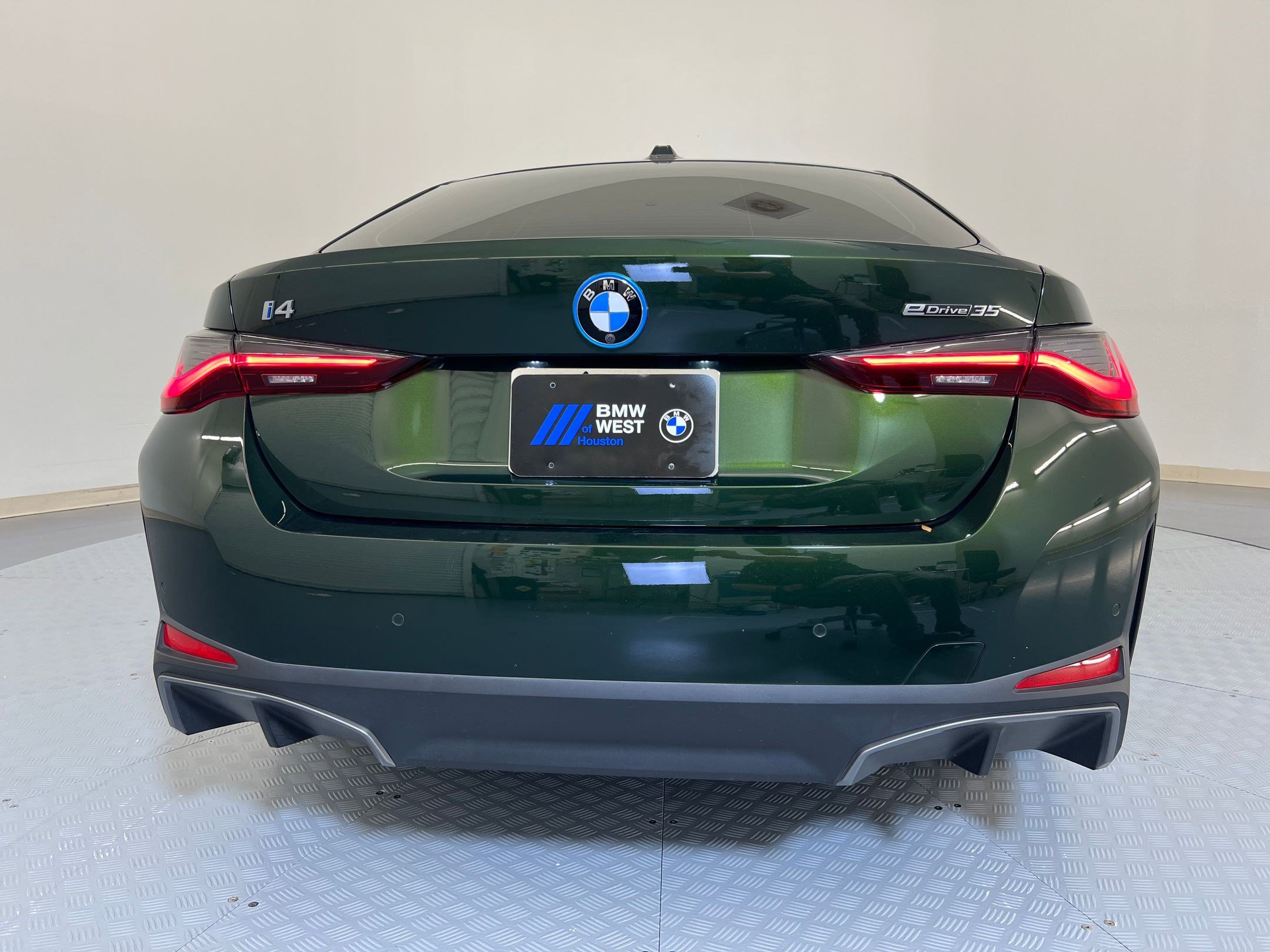 Used 2023 BMW i4 eDrive35 w/ Premium Package image 9