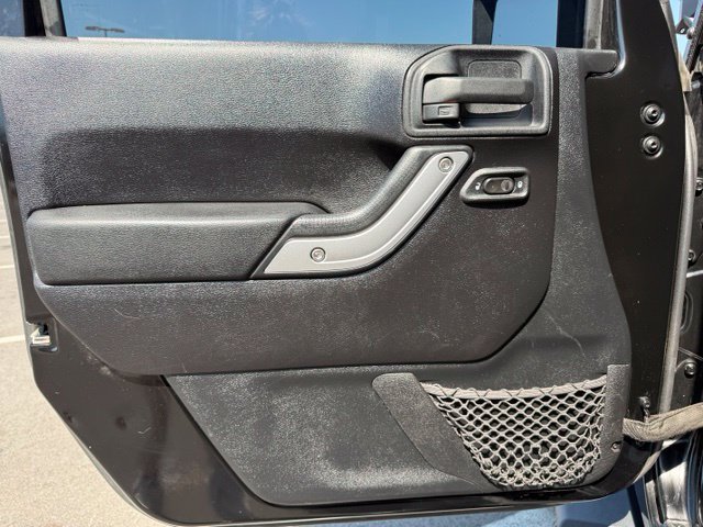 Used 2011 Jeep Wrangler Unlimited Sahara AWD/4WD image 15