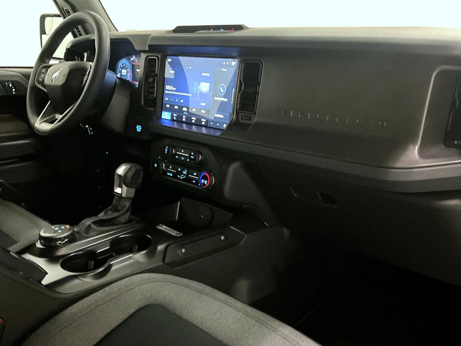 New 2025 Ford Bronco Base image 13