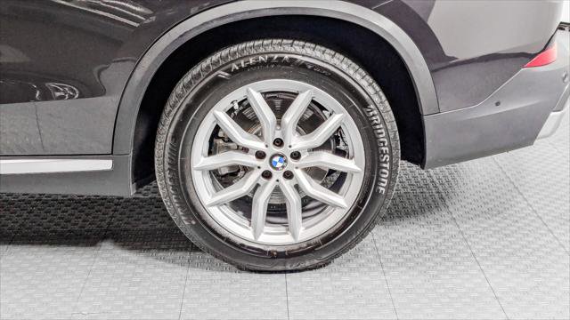 Used 2021 BMW X5 xDrive40i w/ Parking Assistance Package AWD/4WD image 28